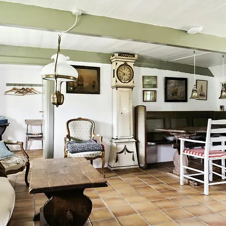Holiday home Unique Summer House With Seaweed Roof On *