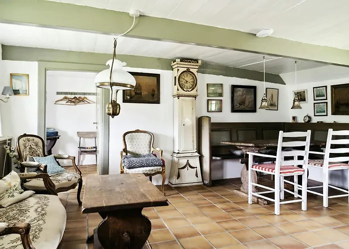Дом отдыха Unique Summer House With Seaweed Roof On *