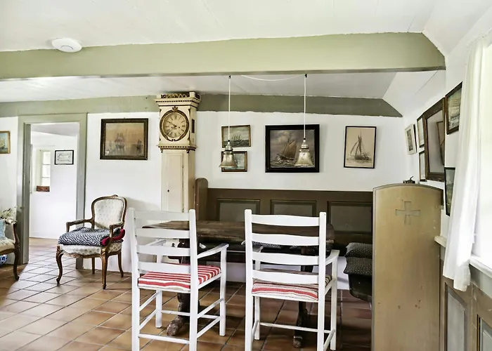 Unique Summer House With Seaweed Roof On Дом отдыха *